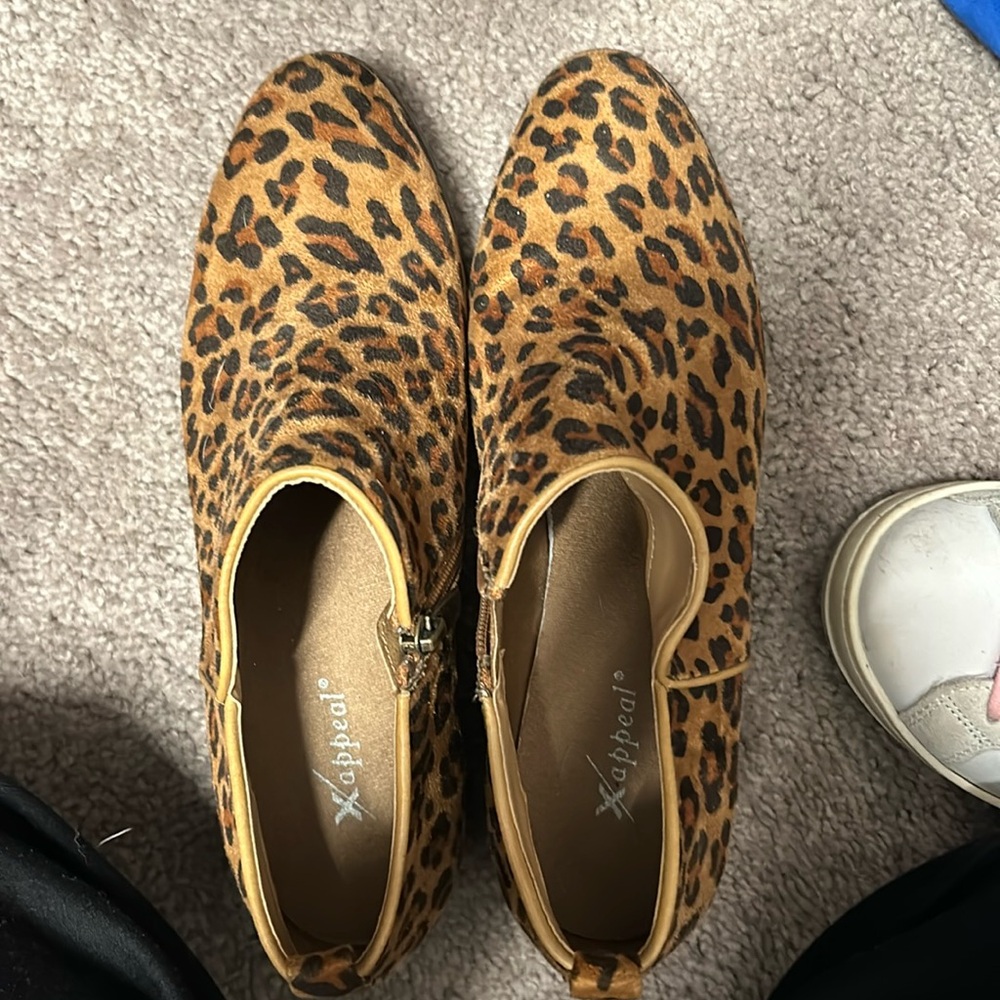 Short leopards booties